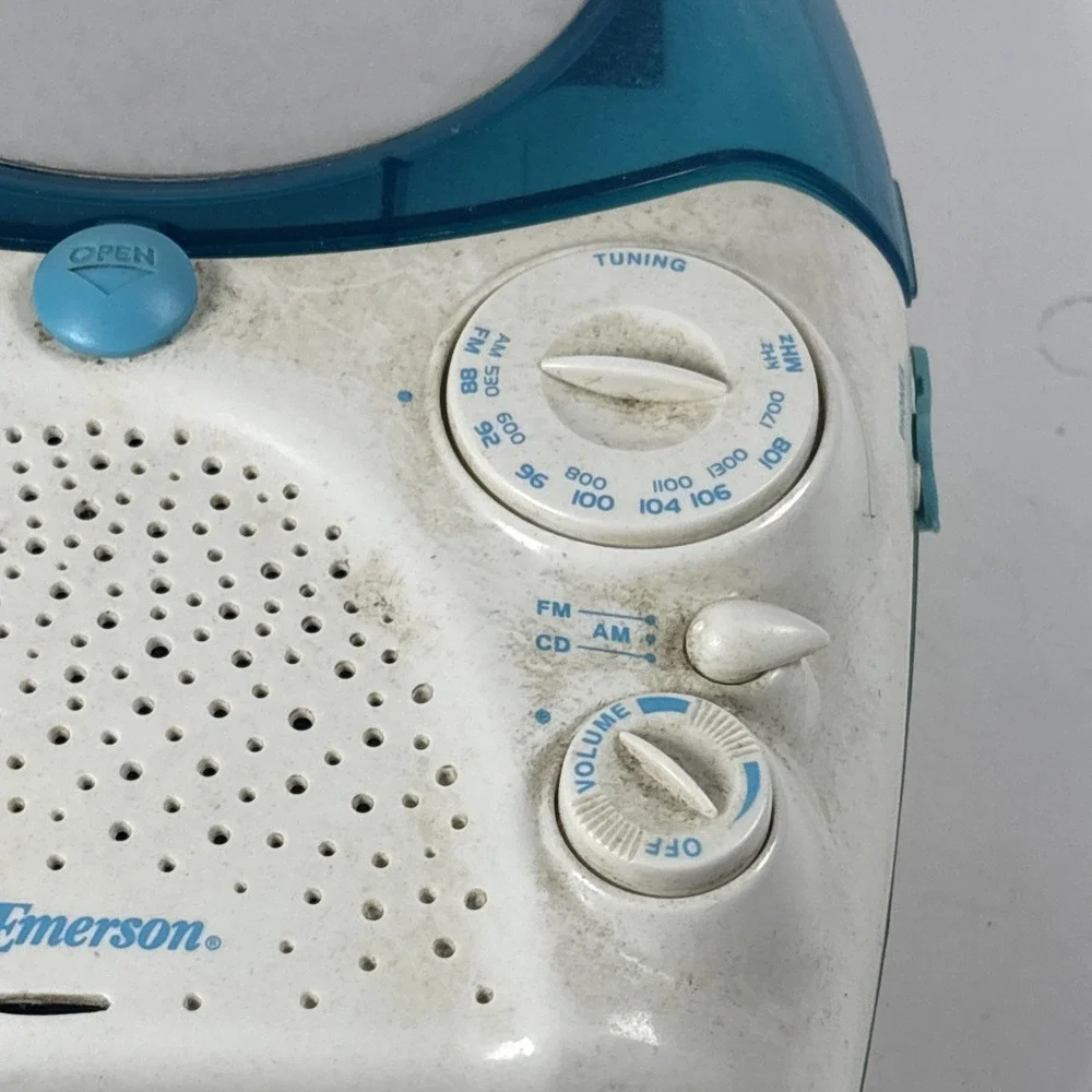 Emerson Shower CD player/Radio fog free mirror table stand water resistant